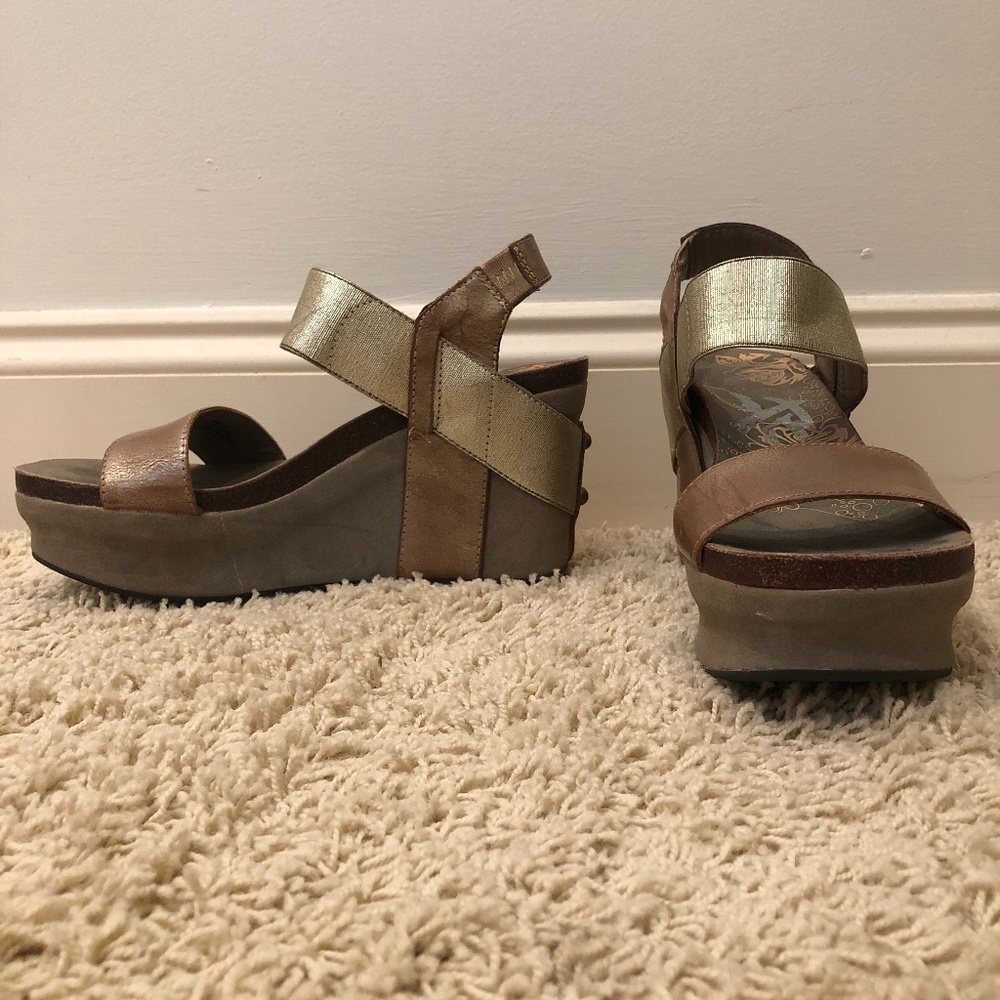 OTBT shoes size 7!